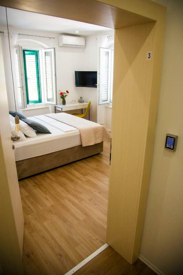 Soukki Town Centre Suites 1 Split Exterior foto