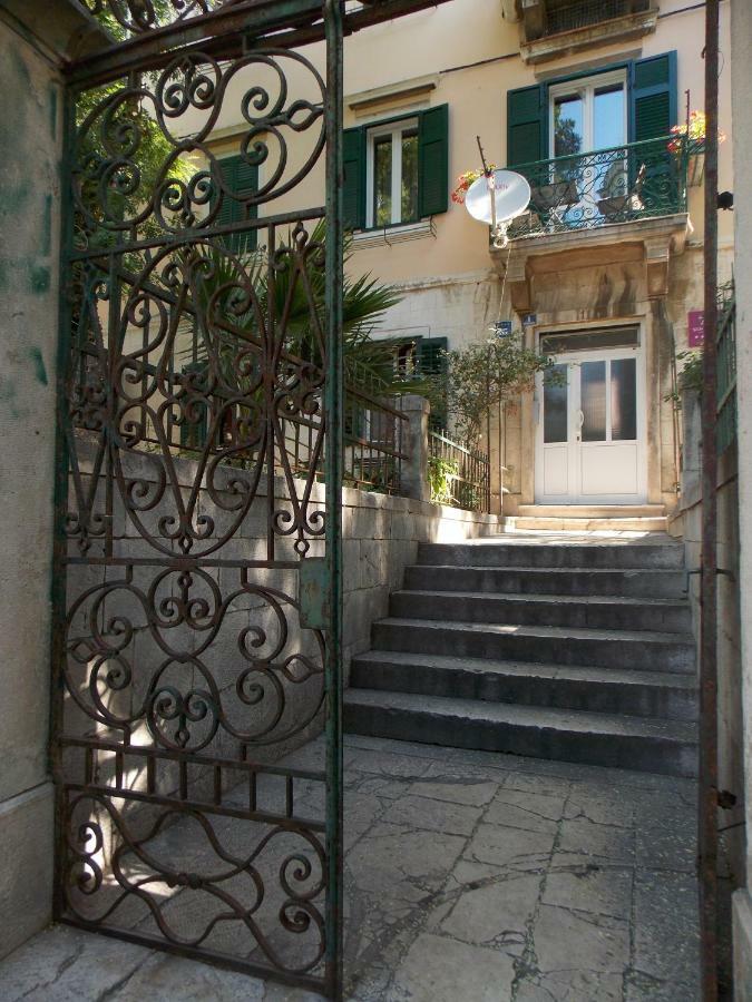 Soukki Town Centre Suites 1 Split Exterior foto